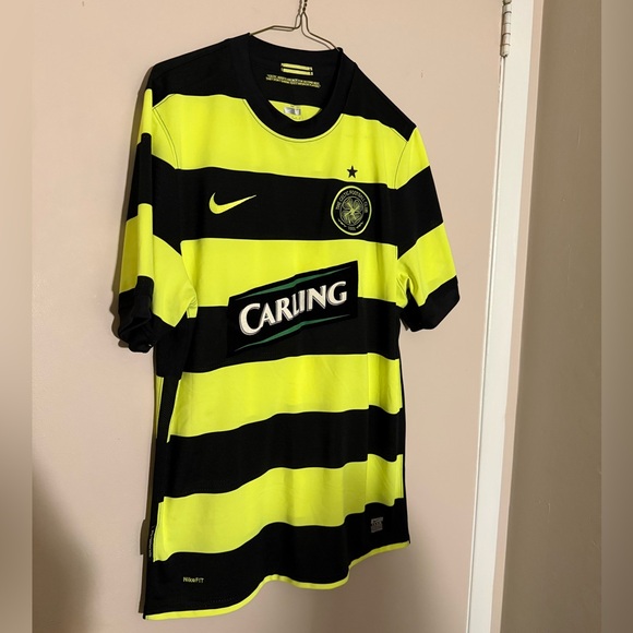 Nike Black and Neon Celtic - Picture 1 of 2